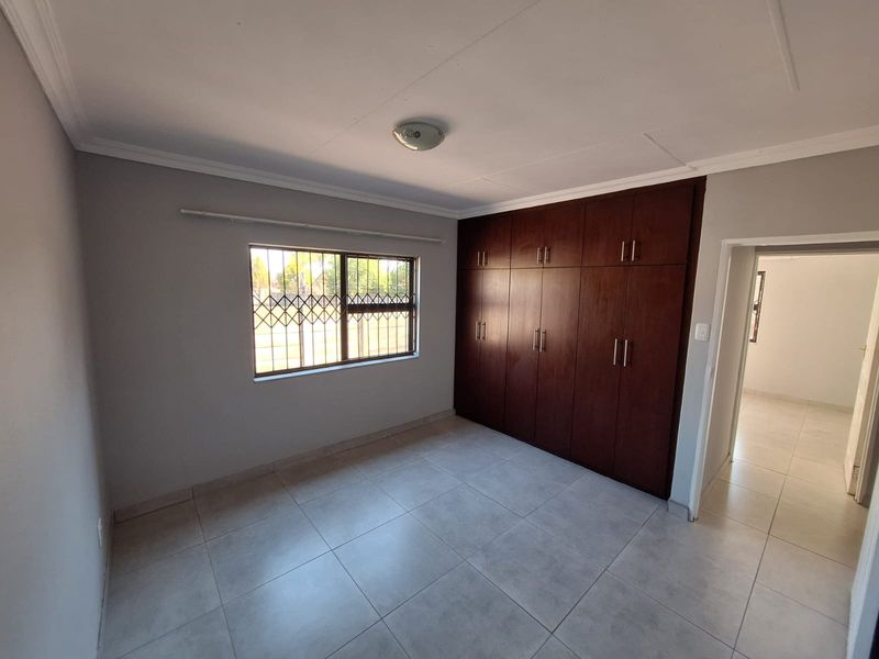 Ideal Location for a professional - Photo 4