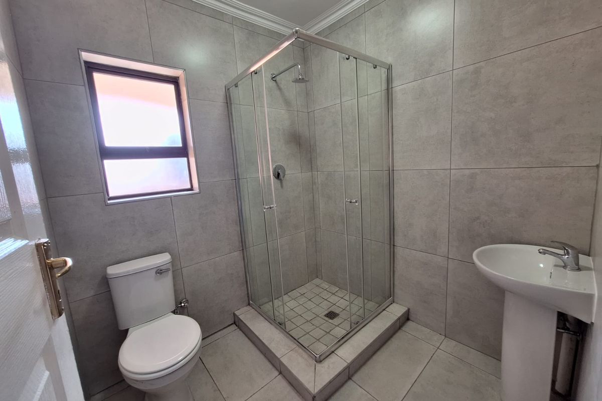 Ideal Location for a professional - Photo 5