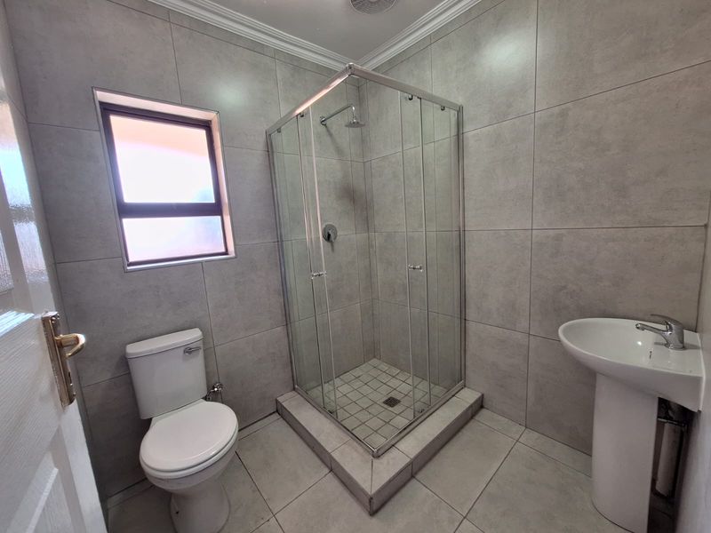 Ideal Location for a professional - Photo 5