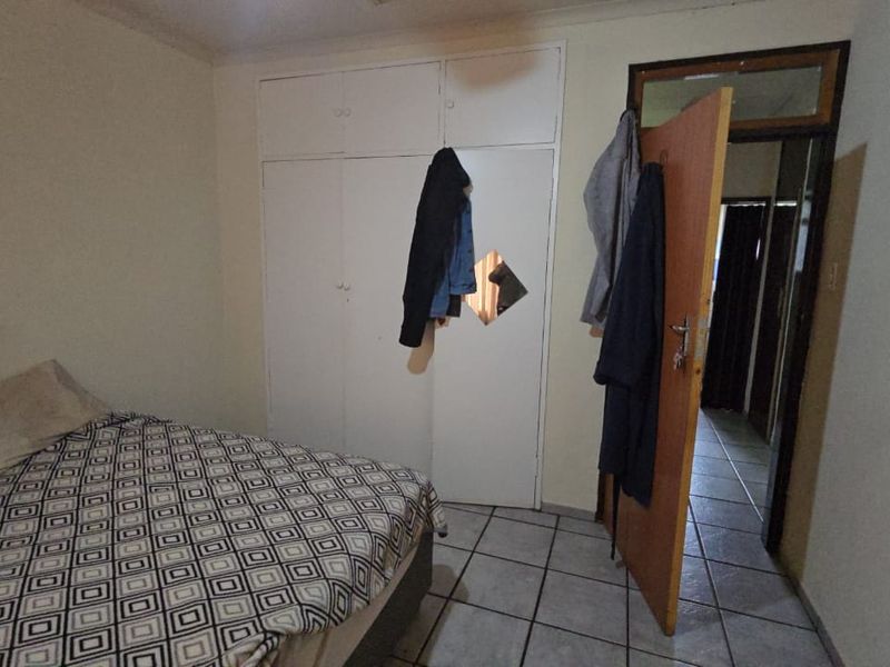 Charming 3-Bedroom Townhouse in a Peaceful Complex - Photo 10