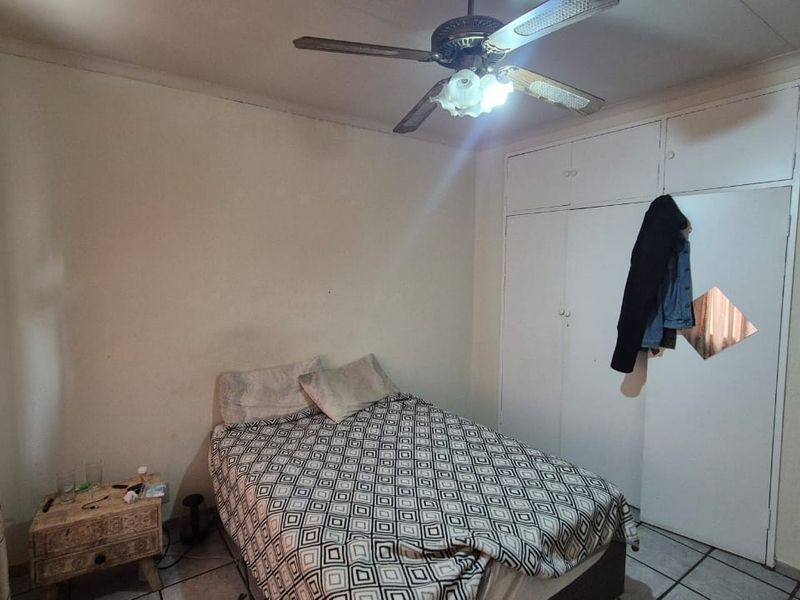 Charming 3-Bedroom Townhouse in a Peaceful Complex - Photo 8