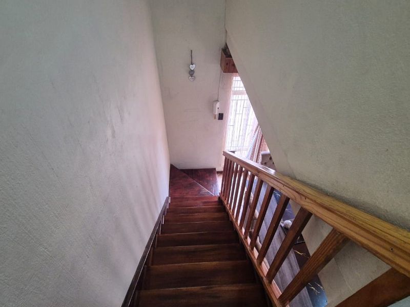 Charming 3-Bedroom Townhouse in a Peaceful Complex - Photo 7