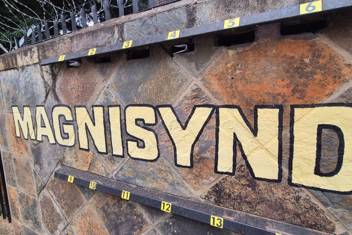 Charming 3-Bedroom Townhouse in a Peaceful Complex - Photo 2