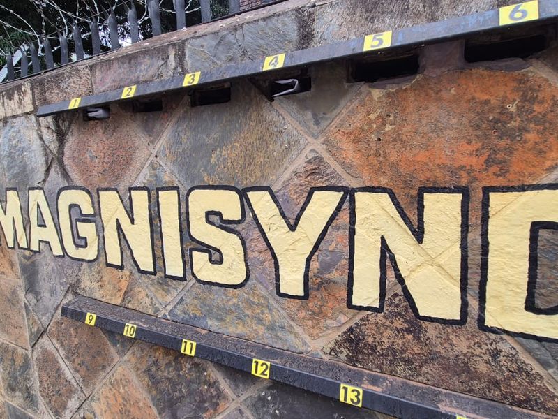 Charming 3-Bedroom Townhouse in a Peaceful Complex - Photo 2