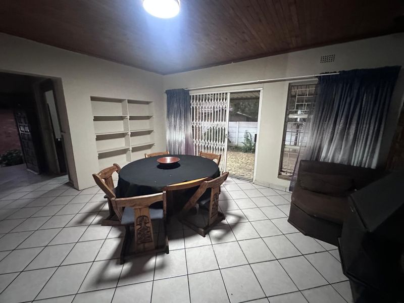 Semi face brick house in sought after Ferryvale for sale - Photo 9