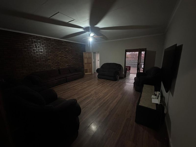 Semi face brick house in sought after Ferryvale for sale - Photo 6