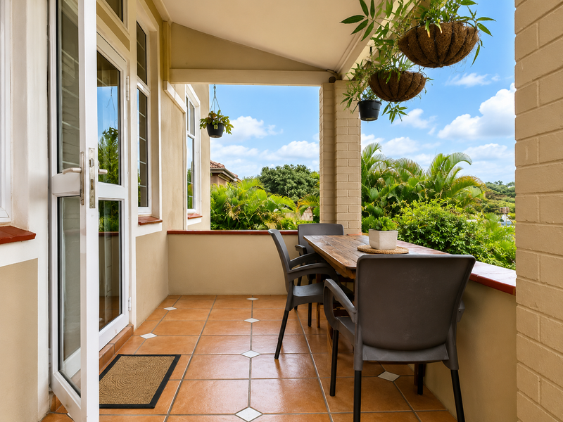 Spacious 4 Bedroom Family Home with Sea Views in Doonside - Photo 2