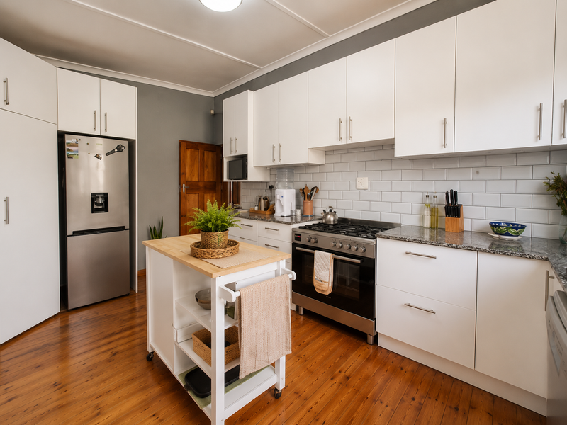 Spacious 4 Bedroom Family Home with Sea Views in Doonside - Photo 1