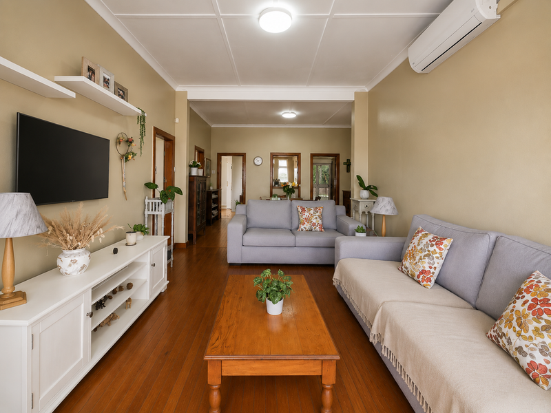 Spacious 4 Bedroom Family Home with Sea Views in Doonside - Photo 3
