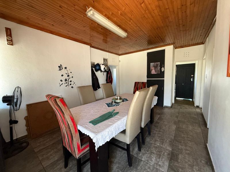 Spacious 3-Bedroom Family Home with Pool, Large Yard & Separate Wendy House - Photo 5