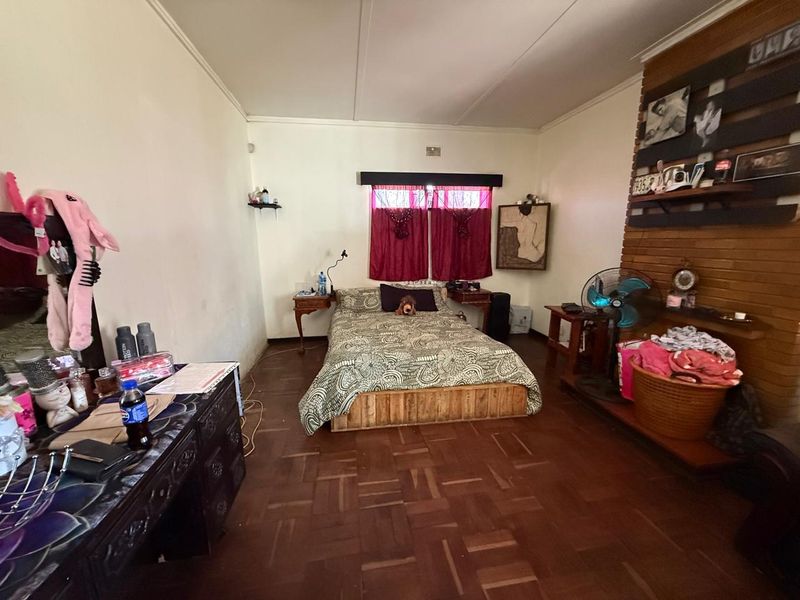 Spacious 3-Bedroom Family Home with Pool, Large Yard & Separate Wendy House - Photo 4