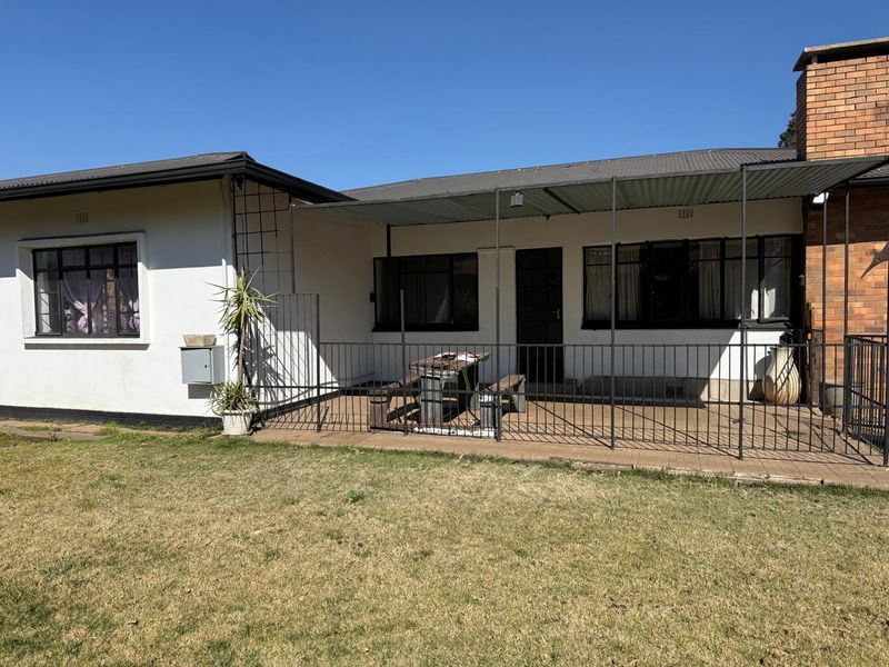 Spacious 3-Bedroom Family Home with Pool, Large Yard & Separate Wendy House - Photo 1