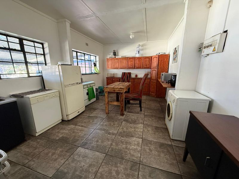 Spacious 3-Bedroom Family Home with Pool, Large Yard & Separate Wendy House - Photo 6