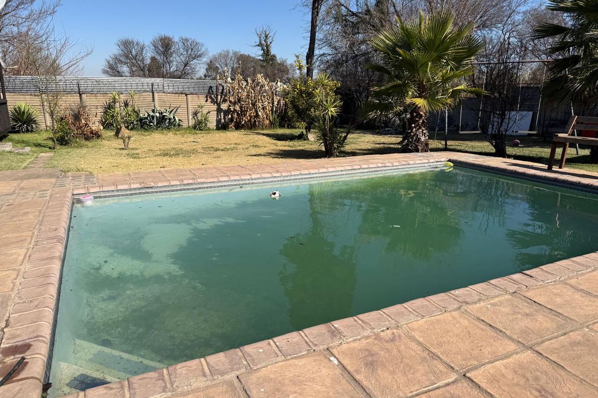 Spacious 3-Bedroom Family Home with Pool, Large Yard & Separate Wendy House - Photo 3
