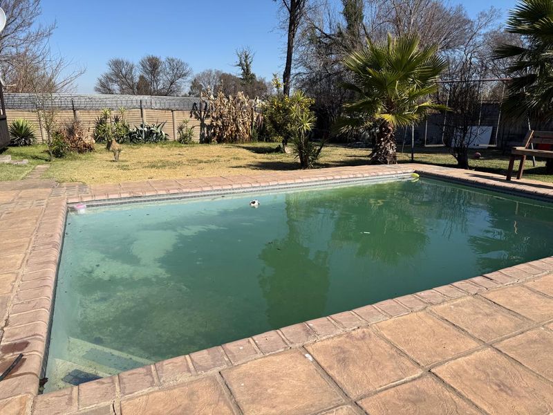 Spacious 3-Bedroom Family Home with Pool, Large Yard & Separate Wendy House - Photo 3