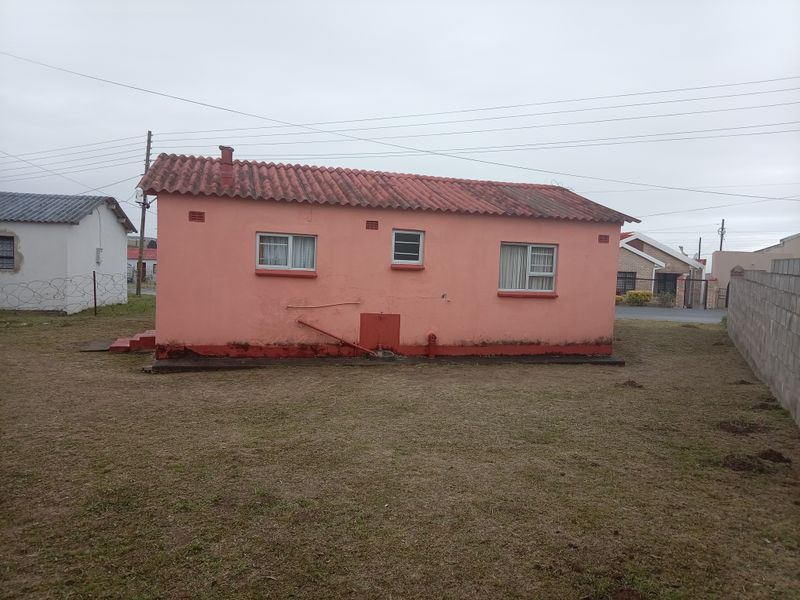 "Modern and Spacious Family Home for Sale at Mdantsane nu10 - Photo 2
