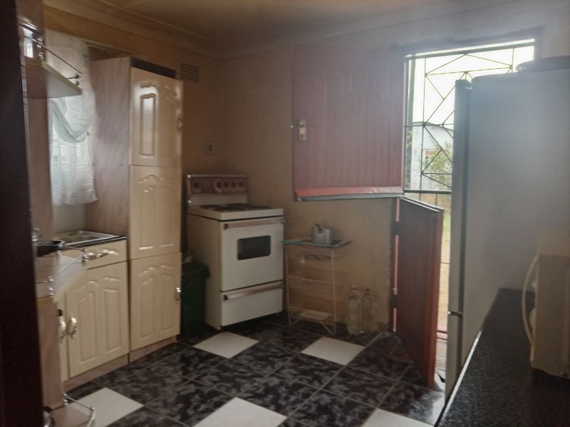 "Modern and Spacious Family Home for Sale at Mdantsane nu10 - Photo 4