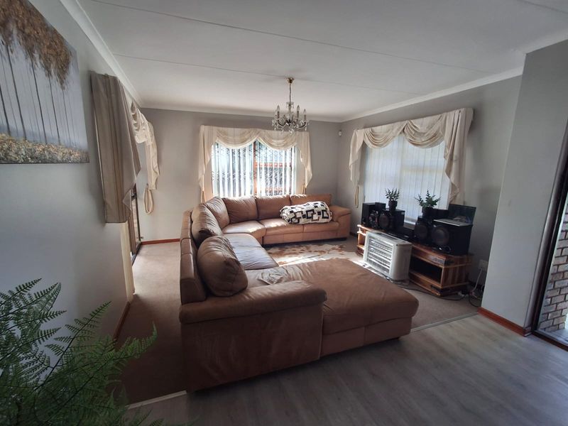 Spacious 3 Bedroom Houses - Photo 2
