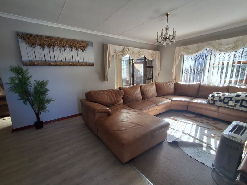 Spacious 3 Bedroom Houses - Photo 1