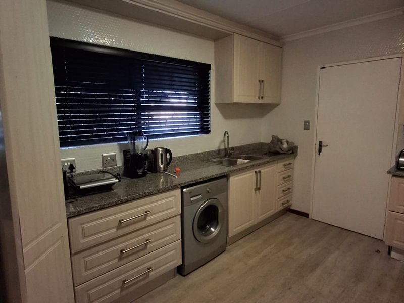 Spacious 3 Bedroom Houses - Photo 4