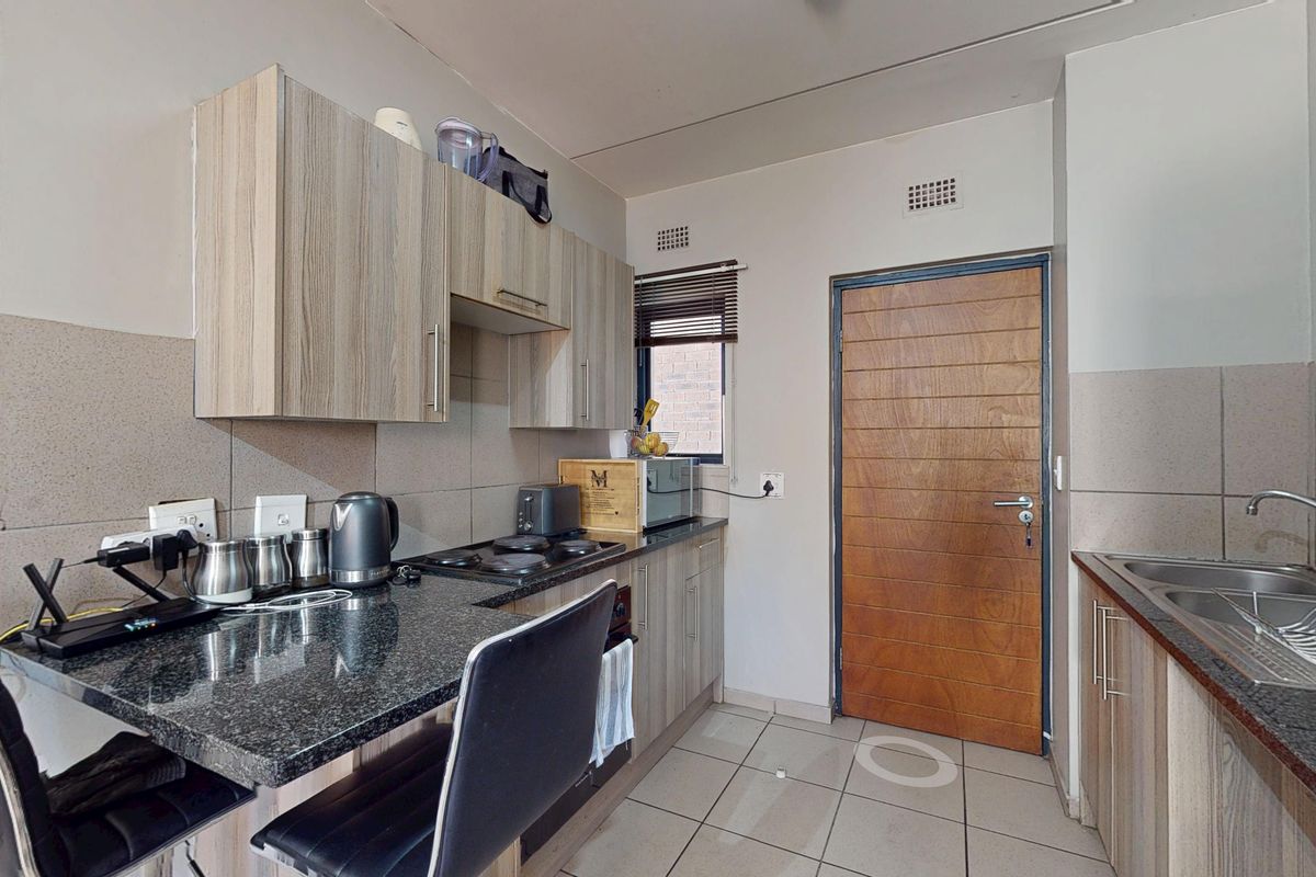 NEW EXCLUSIVE MANDATE | R700 000 - Photo 5