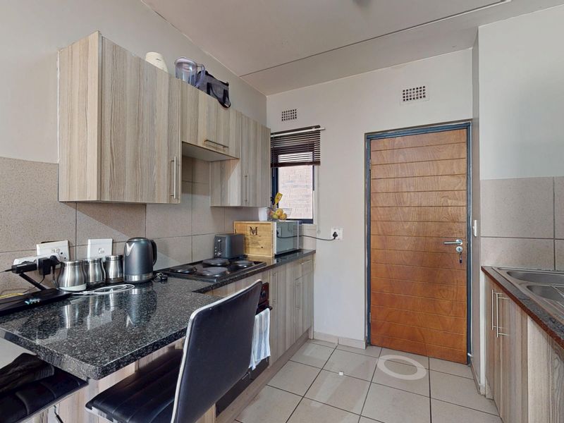 NEW EXCLUSIVE MANDATE | R700 000 - Photo 5