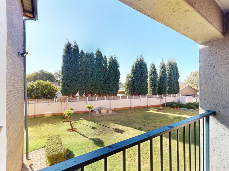 NEW EXCLUSIVE MANDATE | R700 000 - Photo 4