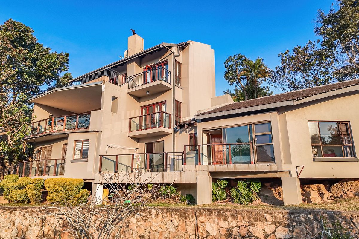 5 Bedroom multi level family home in Sonheuwel Ext 1 Nelspruit - Photo 2