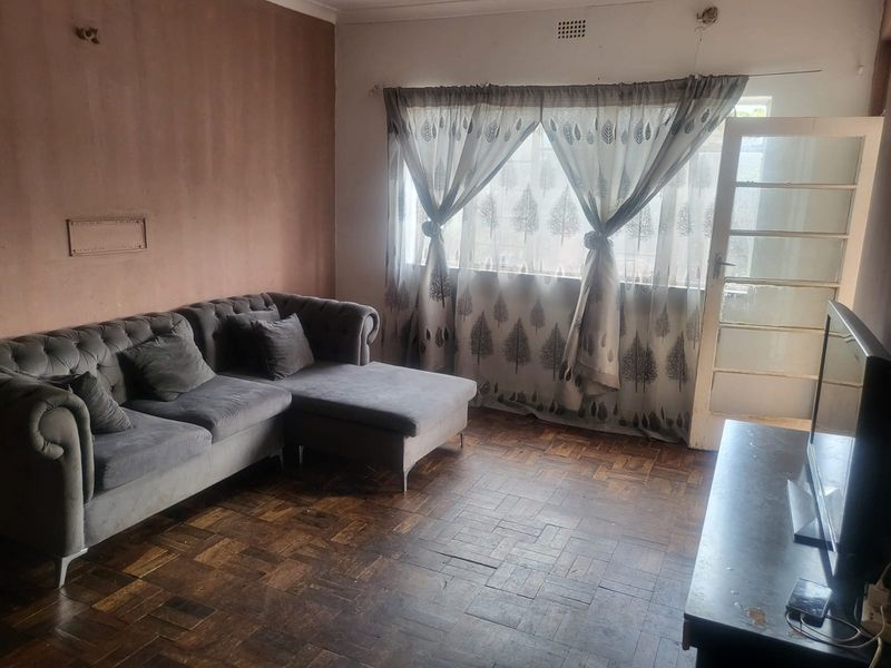 Looking to invest! Upmarket Block of 6 Units of 2-Bedroom Flats for Sale in Turffontein - Photo 5