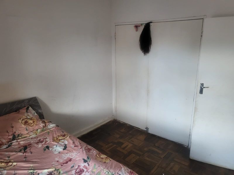 Looking to invest! Upmarket Block of 6 Units of 2-Bedroom Flats for Sale in Turffontein - Photo 2