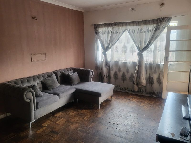 Looking to invest! Upmarket Block of 6 Units of 2-Bedroom Flats for Sale in Turffontein - Photo 4