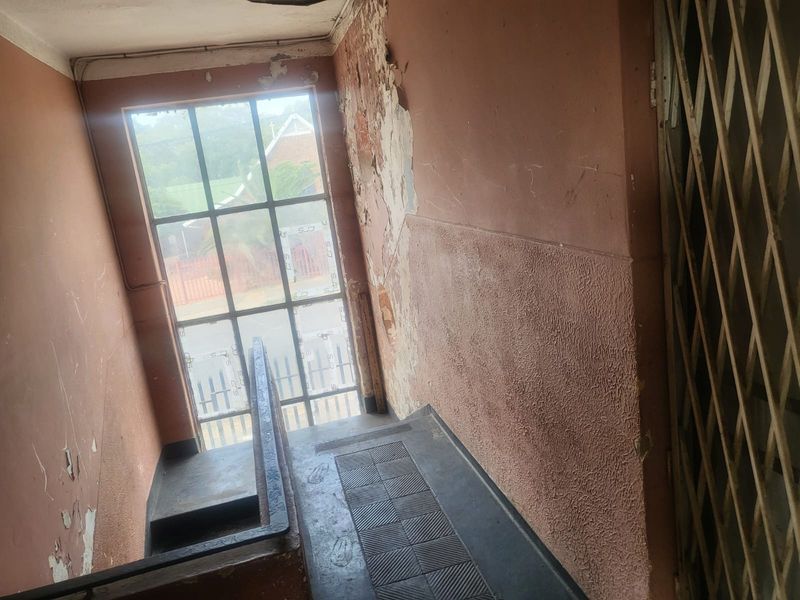 Looking to invest! Upmarket Block of 6 Units of 2-Bedroom Flats for Sale in Turffontein - Photo 10