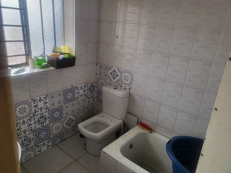 Looking to invest! Upmarket Block of 6 Units of 2-Bedroom Flats for Sale in Turffontein - Photo 8