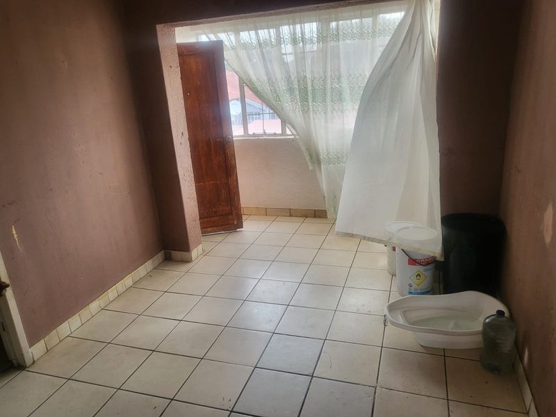Looking to invest! Upmarket Block of 6 Units of 2-Bedroom Flats for Sale in Turffontein - Photo 9