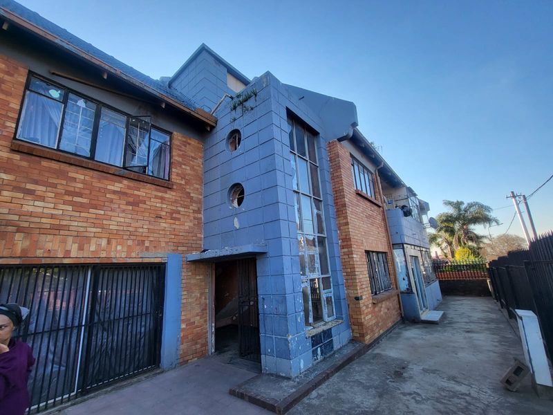 Looking to invest! Upmarket Block of 6 Units of 2-Bedroom Flats for Sale in Turffontein - Photo 7