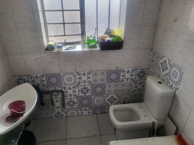 Looking to invest! Upmarket Block of 6 Units of 2-Bedroom Flats for Sale in Turffontein - Photo 3
