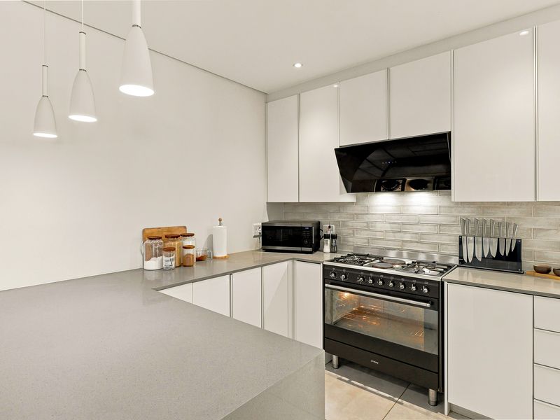 Contemporary Comfort meets Convenience - Photo 4