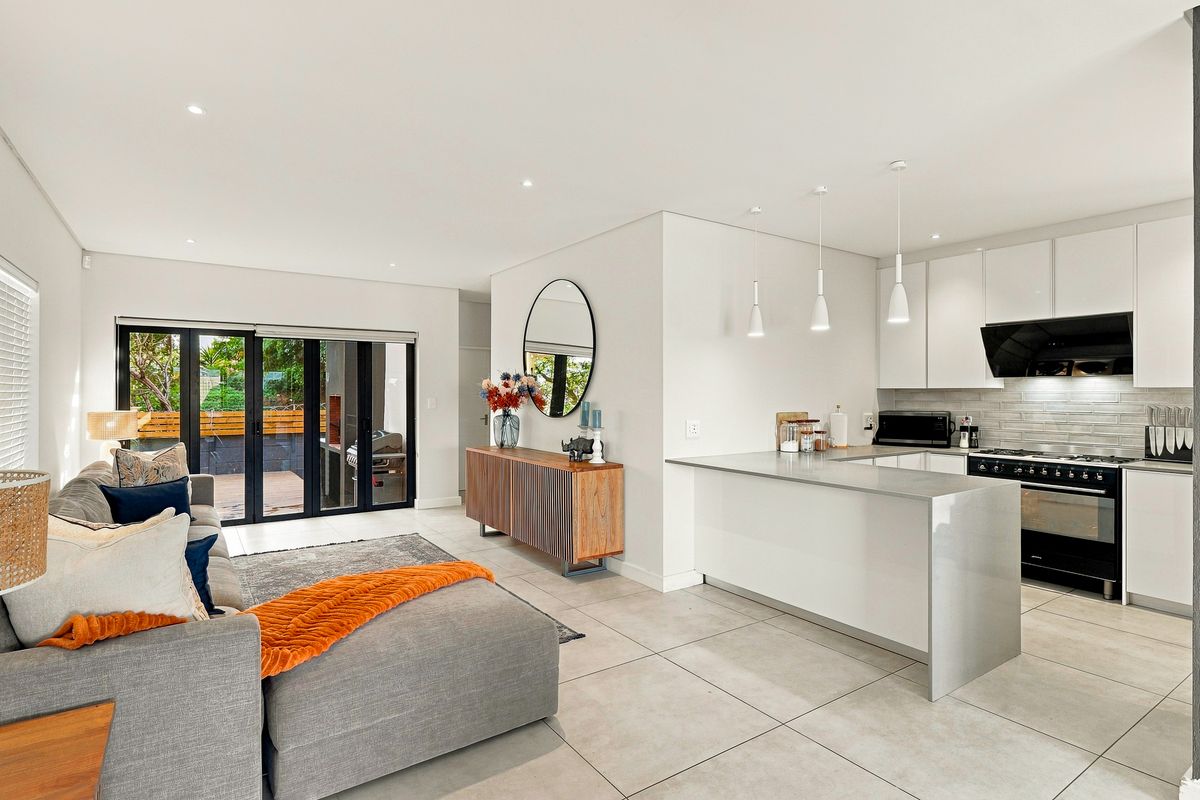 Contemporary Comfort meets Convenience - Photo 2