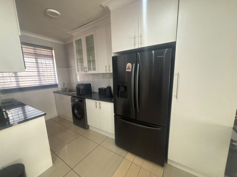 Stunning 2 -bedroom apartment in anderbijlparkCW6, perfect modern living and convenience ! - Photo 4