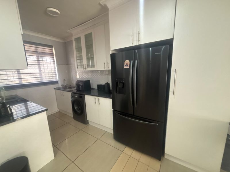 Stunning 2 -bedroom apartment in anderbijlparkCW6, perfect modern living and convenience ! - Photo 5