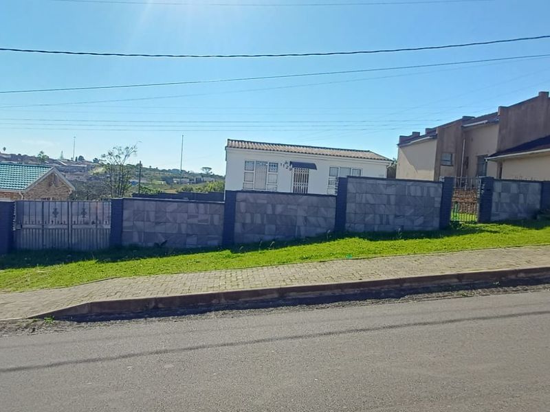 Neat 5-Room Home with a Spacious Erf in Mdantsane NU 17