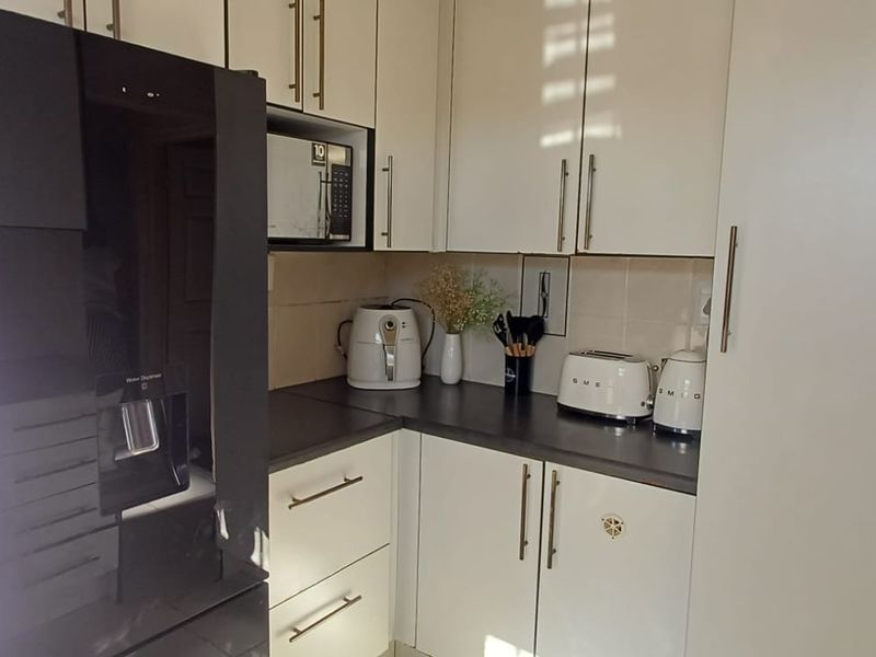 Neat 5-Room Home with a Spacious Erf in Mdantsane NU 17 - Photo 9