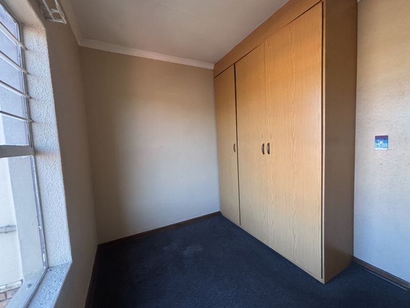 Sectional Title Flat For Sale - Photo 5