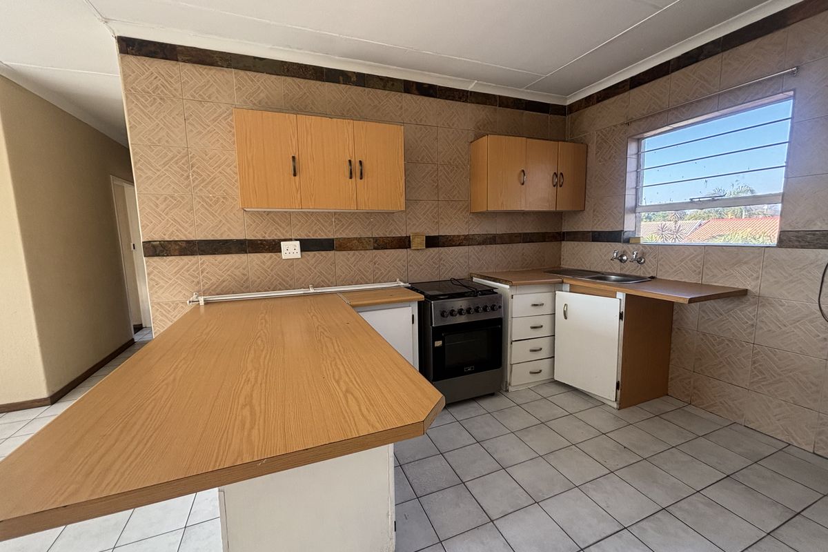 Sectional Title Flat For Sale - Photo 4