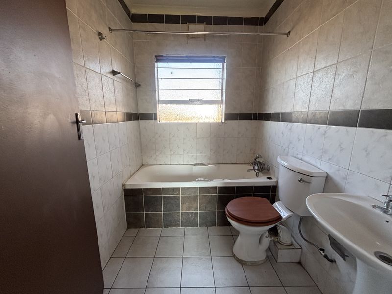 Sectional Title Flat For Sale - Photo 10
