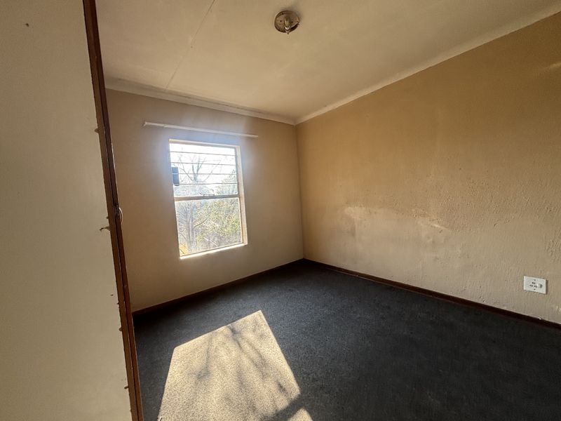 Sectional Title Flat For Sale - Photo 8