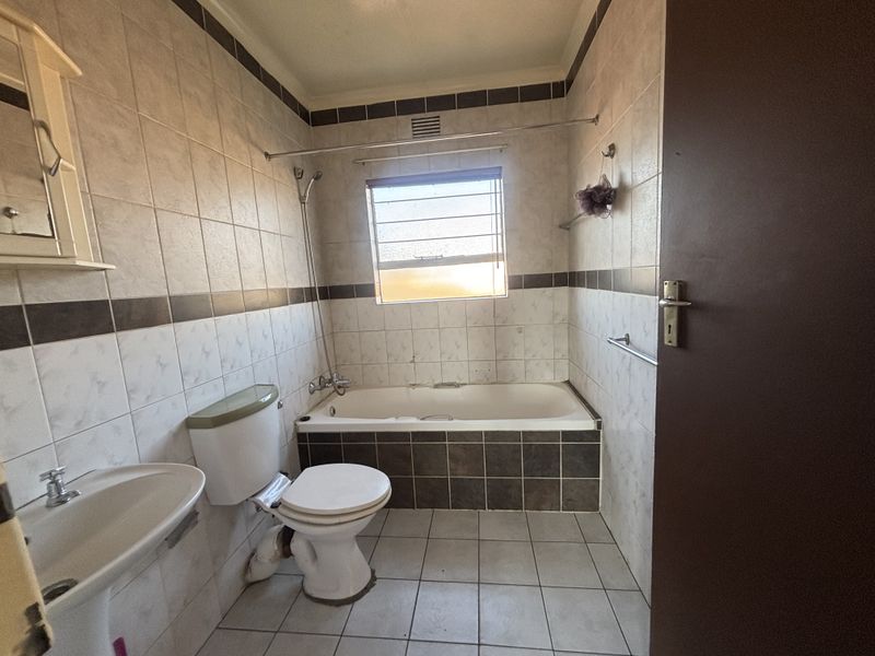 Sectional Title Flat For Sale - Photo 7