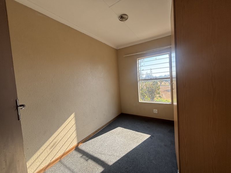 Sectional Title Flat For Sale - Photo 6