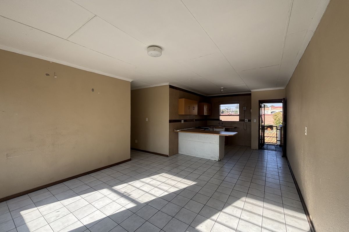 Sectional Title Flat For Sale - Photo 5