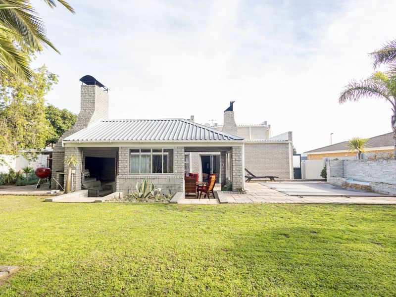 The Home where family living meets luxury entertaining. - Photo 6